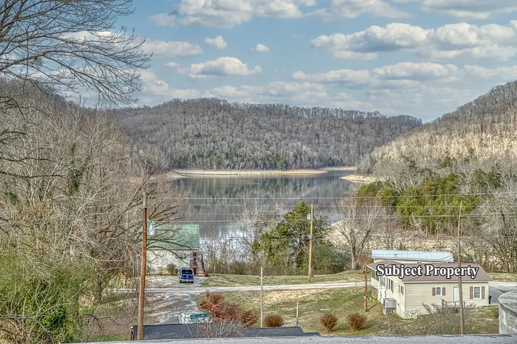 1369 Austin Lake Road Baxter TN 38544