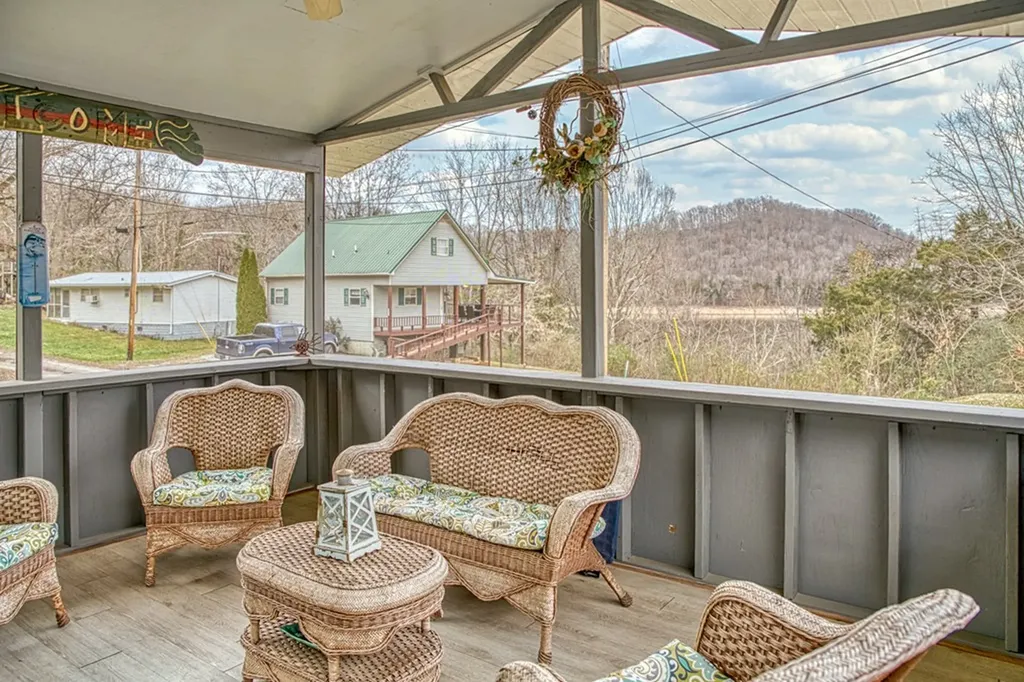 1369 Austin Lake Road Baxter TN 38544