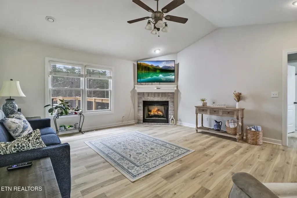 93 Tower Way Allardt TN 38504-5129