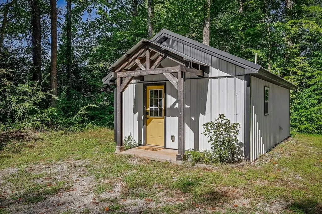 3249 Moodyville Road Byrdstown TN 38549