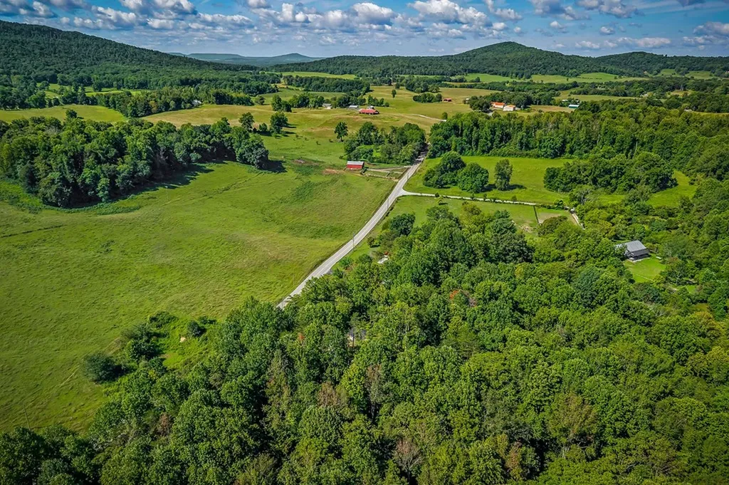 3249 Moodyville Road Byrdstown TN 38549