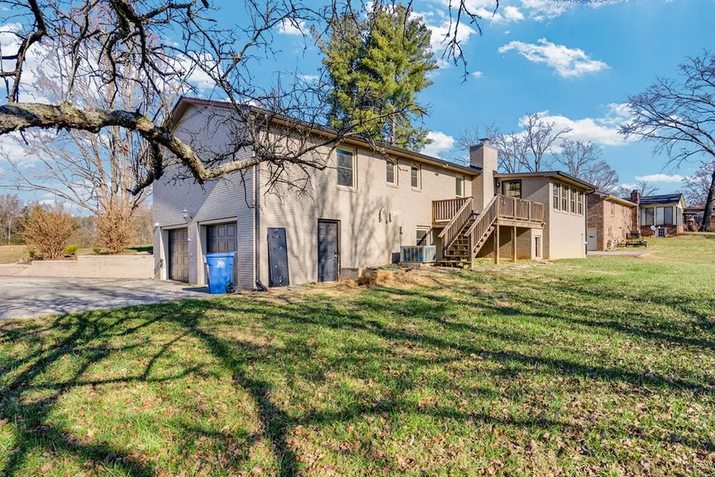 1868 Herbert Garrett Road Cookeville TN 38506