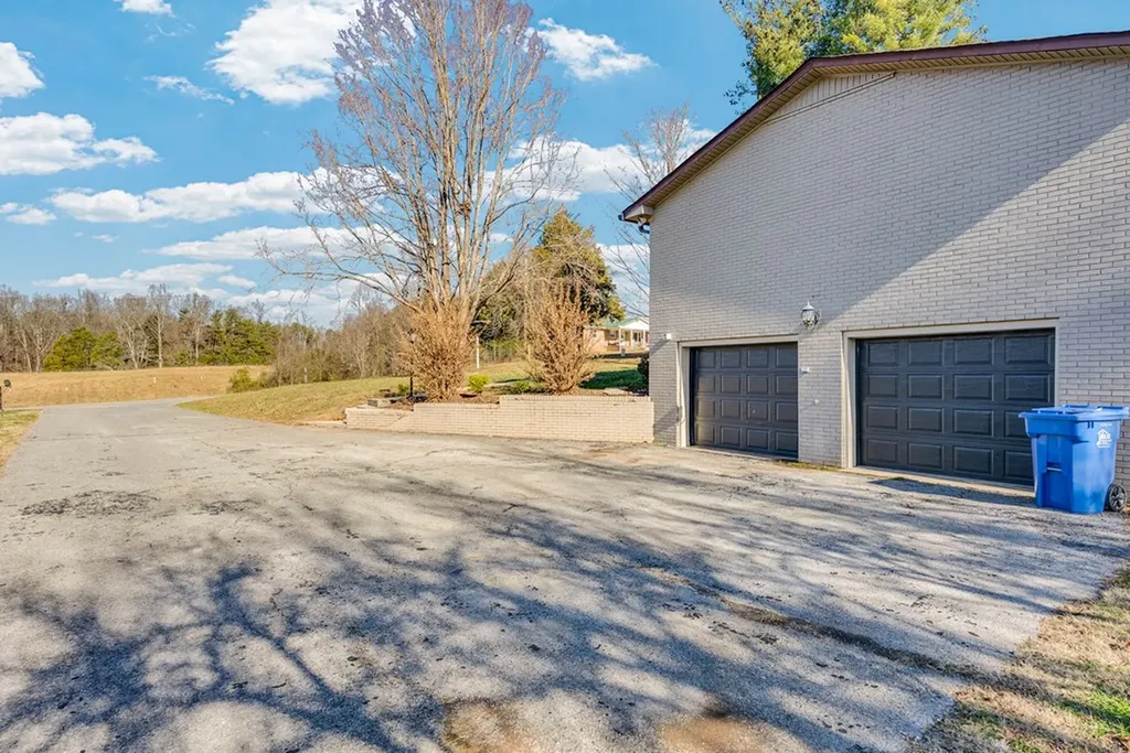 1868 Herbert Garrett Road Cookeville TN 38506