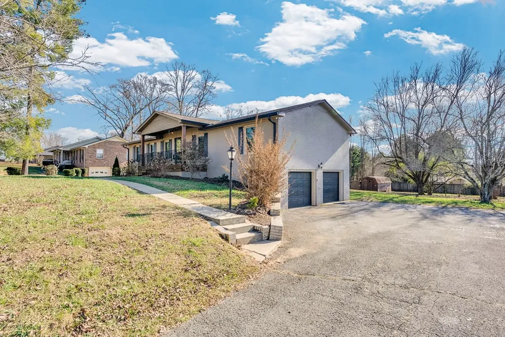 1868 Herbert Garrett Road Cookeville TN 38506