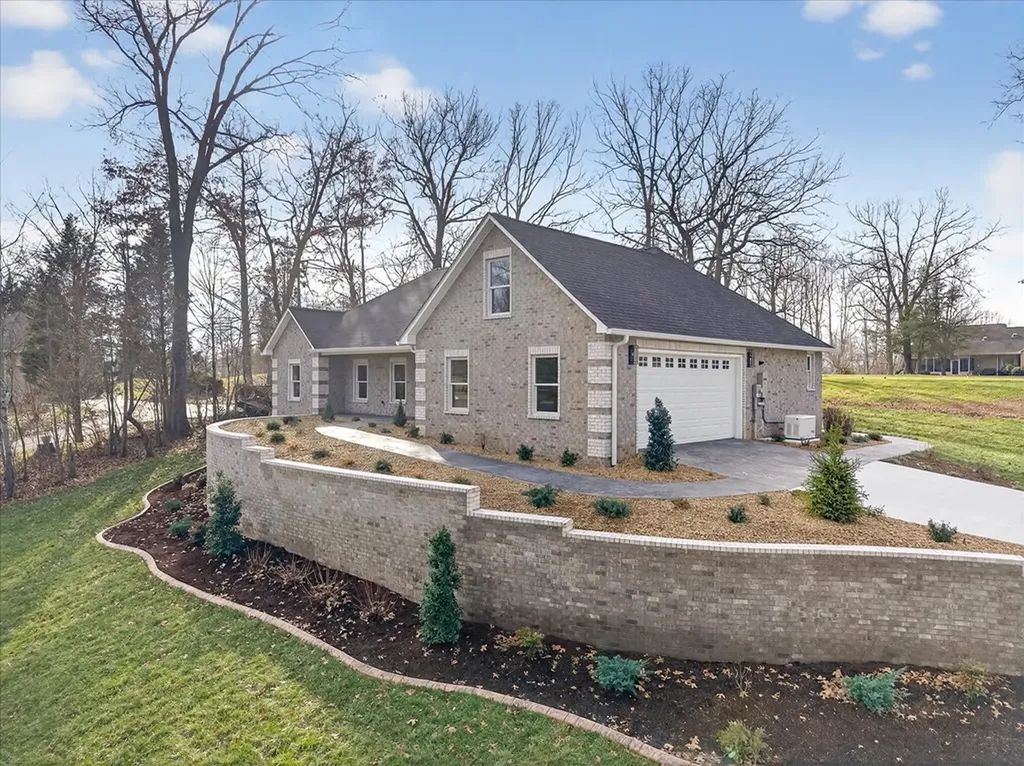 941 E Deer Creek Drive Crossville TN 38571
