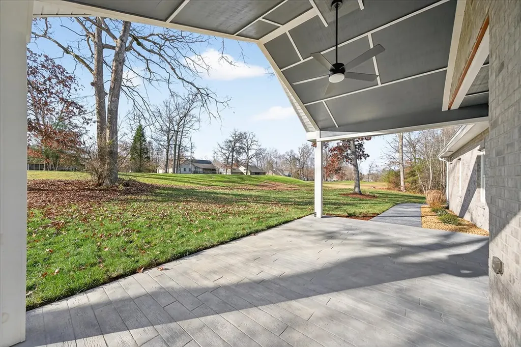 941 E Deer Creek Drive Crossville TN 38571