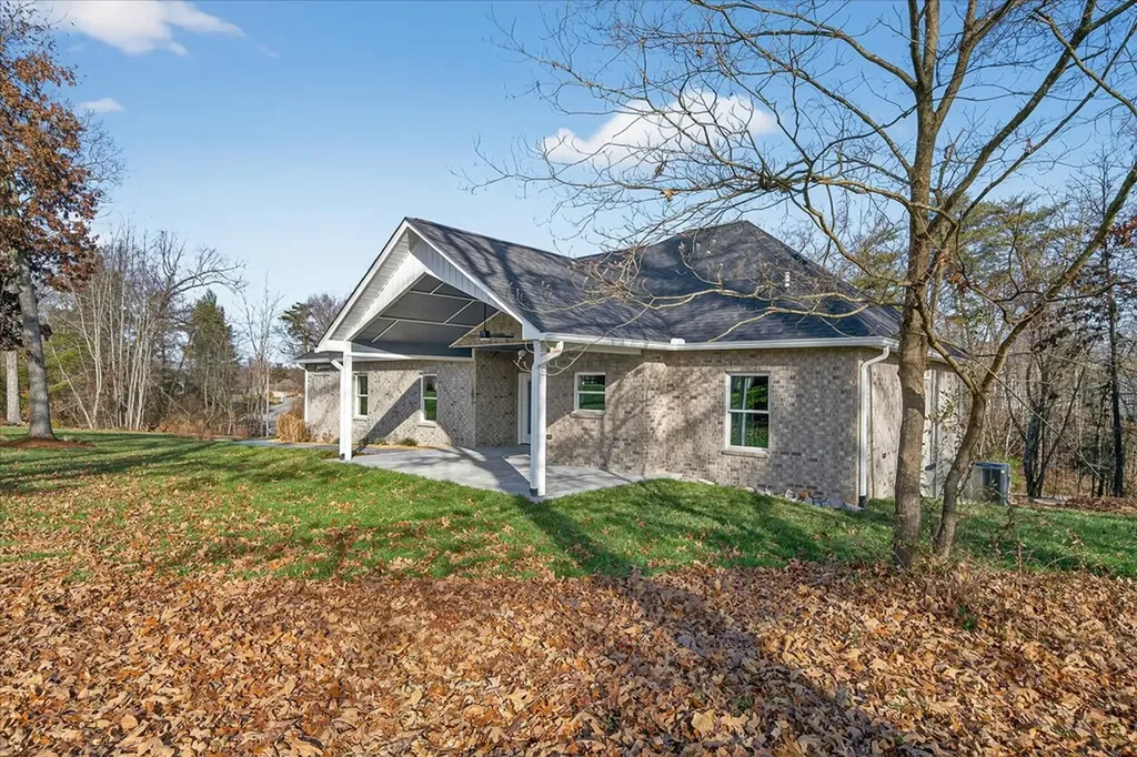 941 E Deer Creek Drive Crossville TN 38571