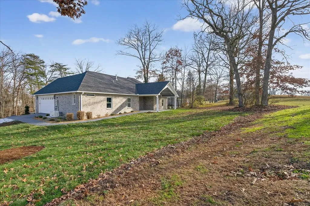 941 E Deer Creek Drive Crossville TN 38571