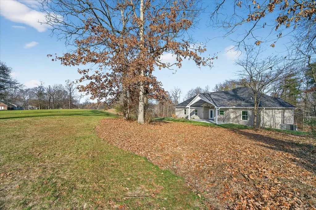 941 E Deer Creek Drive Crossville TN 38571