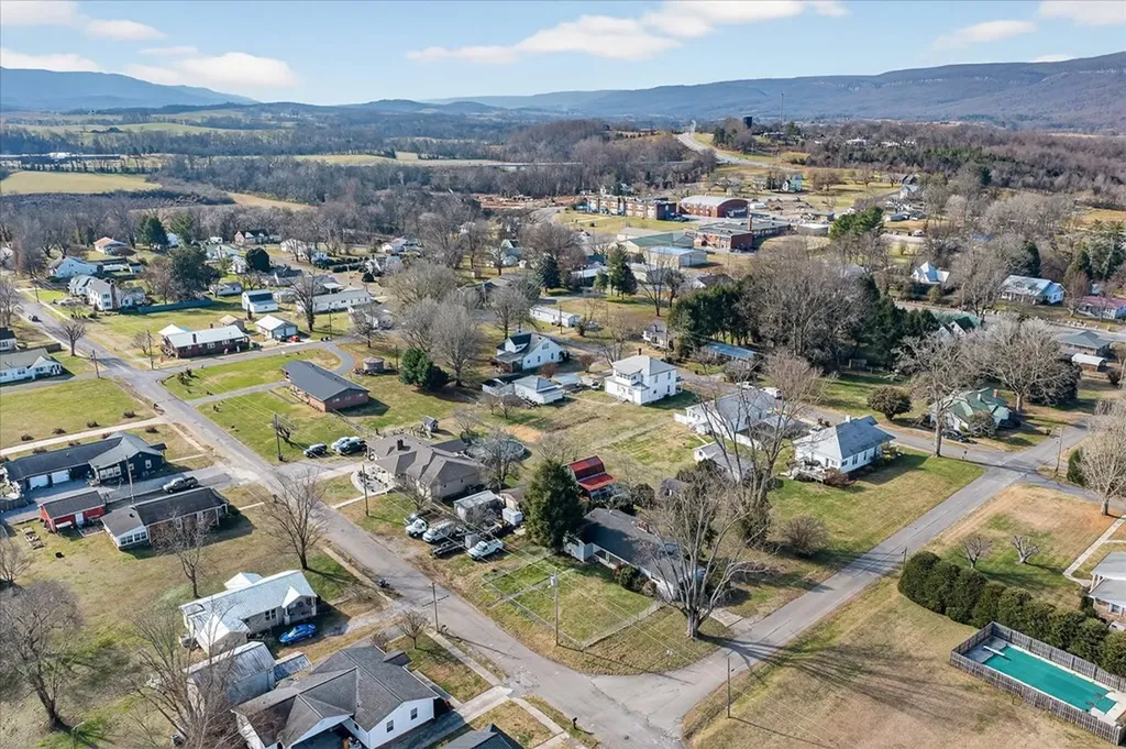 203 Cherry Street Pikeville TN 37367