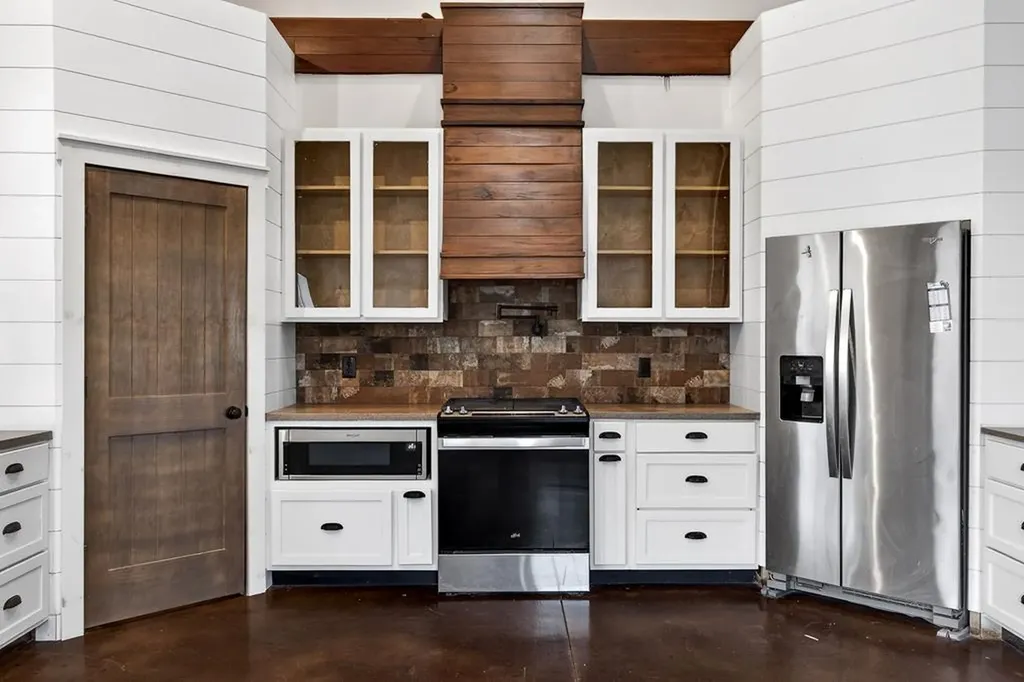 1423 Moodyville Loop Byrdstown TN 38549