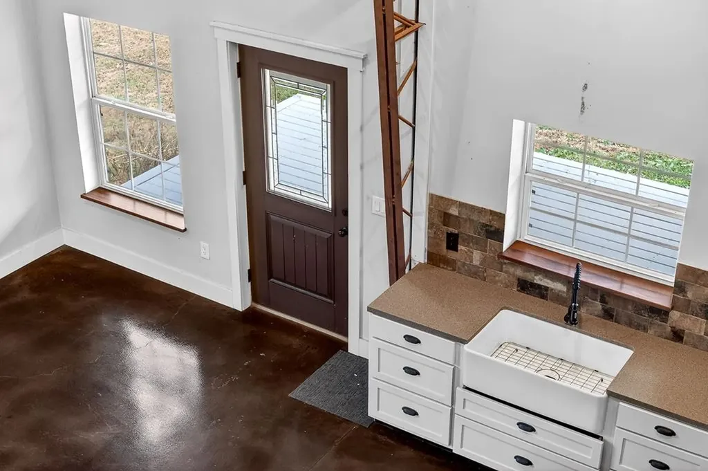 1423 Moodyville Loop Byrdstown TN 38549