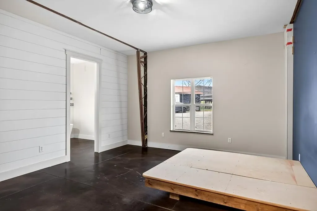 1423 Moodyville Loop Byrdstown TN 38549