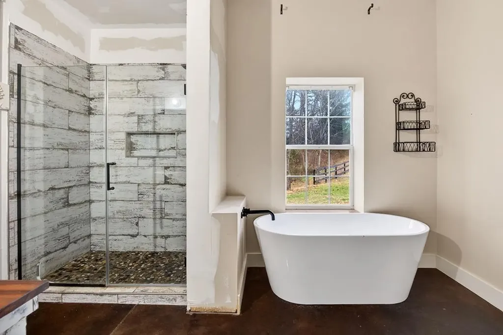 1423 Moodyville Loop Byrdstown TN 38549