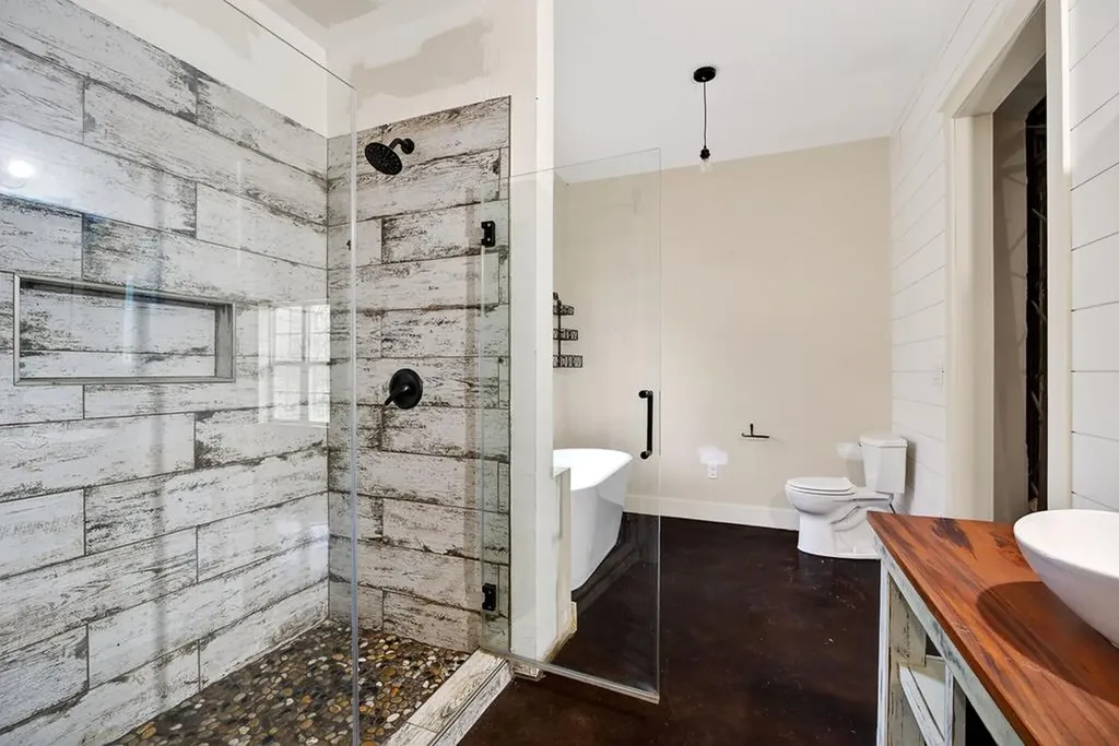 1423 Moodyville Loop Byrdstown TN 38549