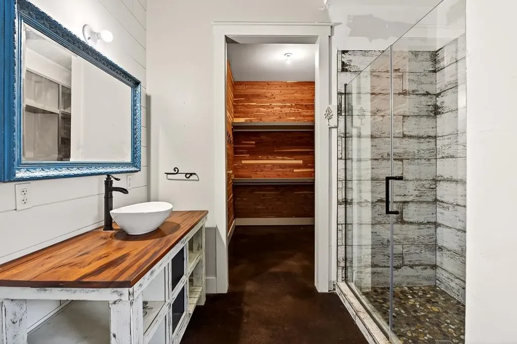 1423 Moodyville Loop Byrdstown TN 38549