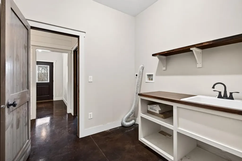 1423 Moodyville Loop Byrdstown TN 38549