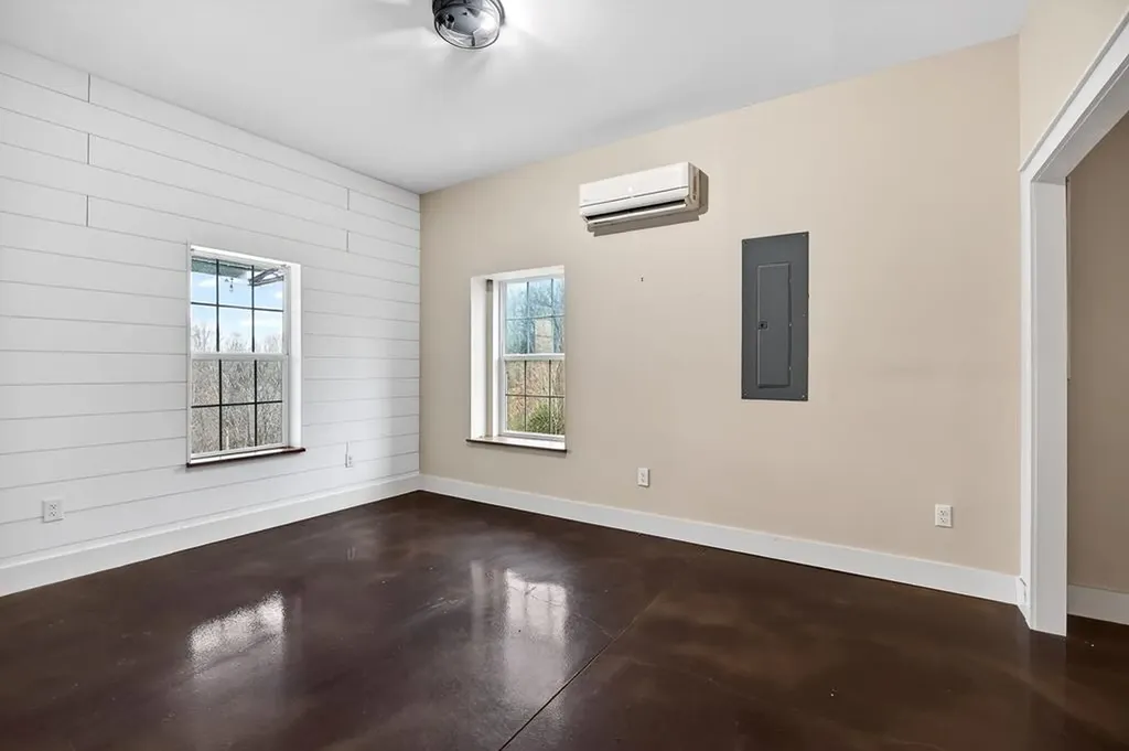 1423 Moodyville Loop Byrdstown TN 38549