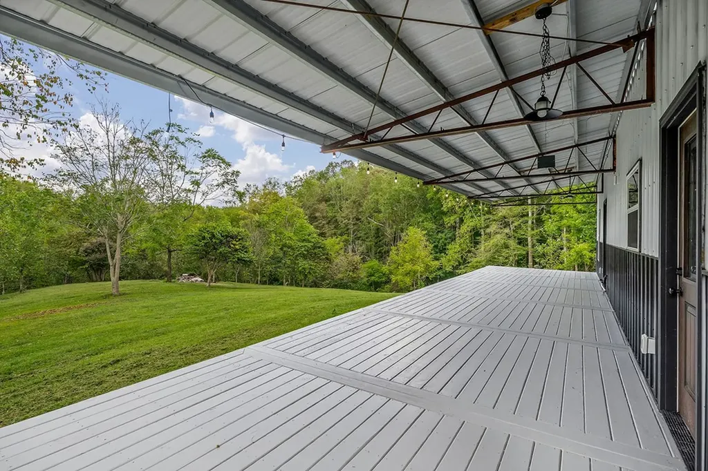 1423 Moodyville Loop Byrdstown TN 38549