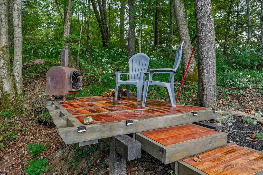 1423 Moodyville Loop Byrdstown TN 38549