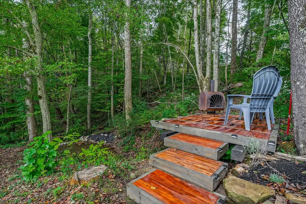 1423 Moodyville Loop Byrdstown TN 38549