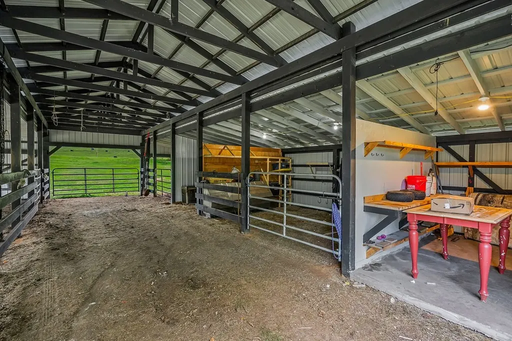 1423 Moodyville Loop Byrdstown TN 38549