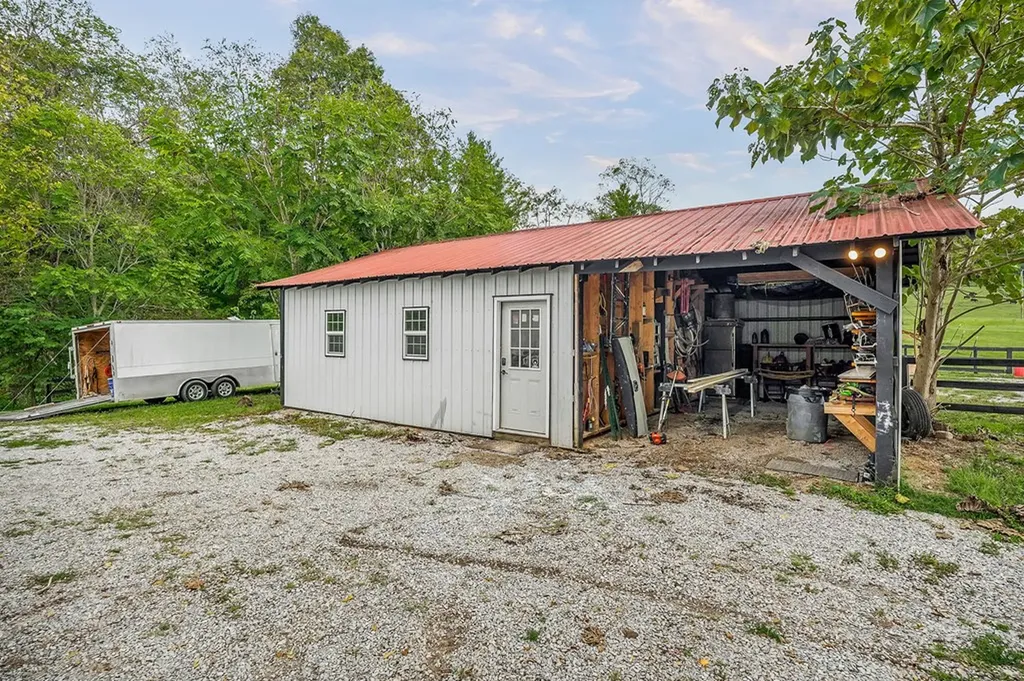 1423 Moodyville Loop Byrdstown TN 38549