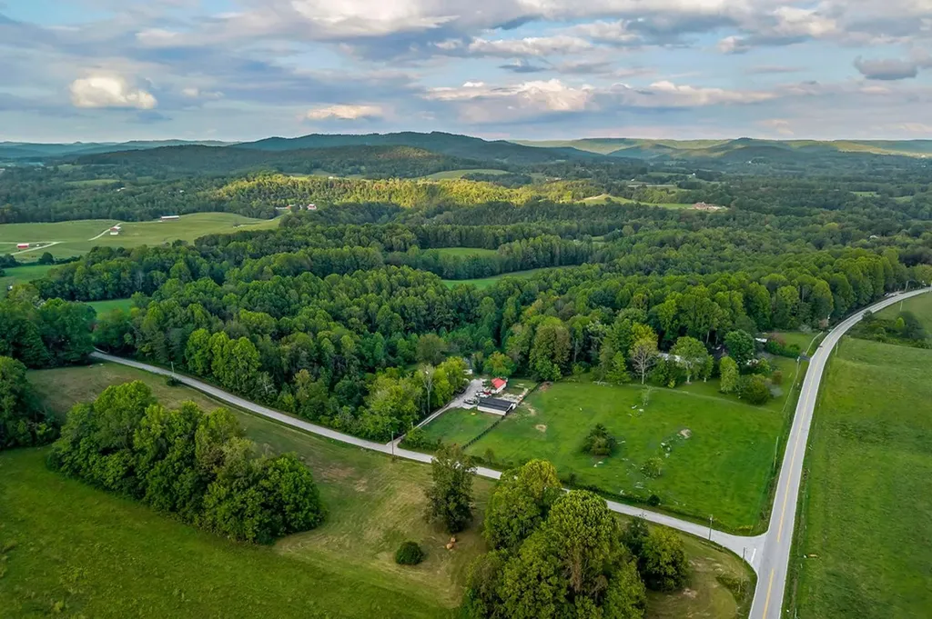 1423 Moodyville Loop Byrdstown TN 38549