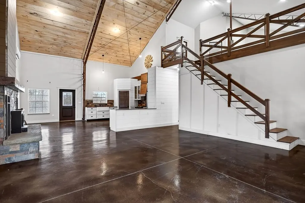 1423 Moodyville Loop Byrdstown TN 38549