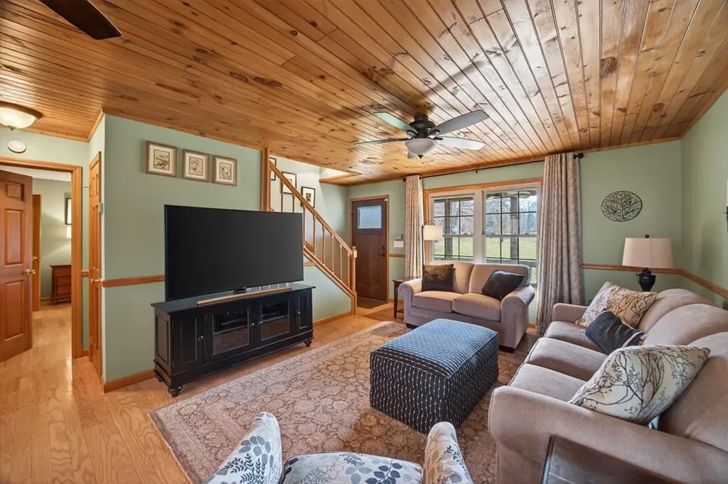 165 Eagle Crest Drive Byrdstown TN 38549