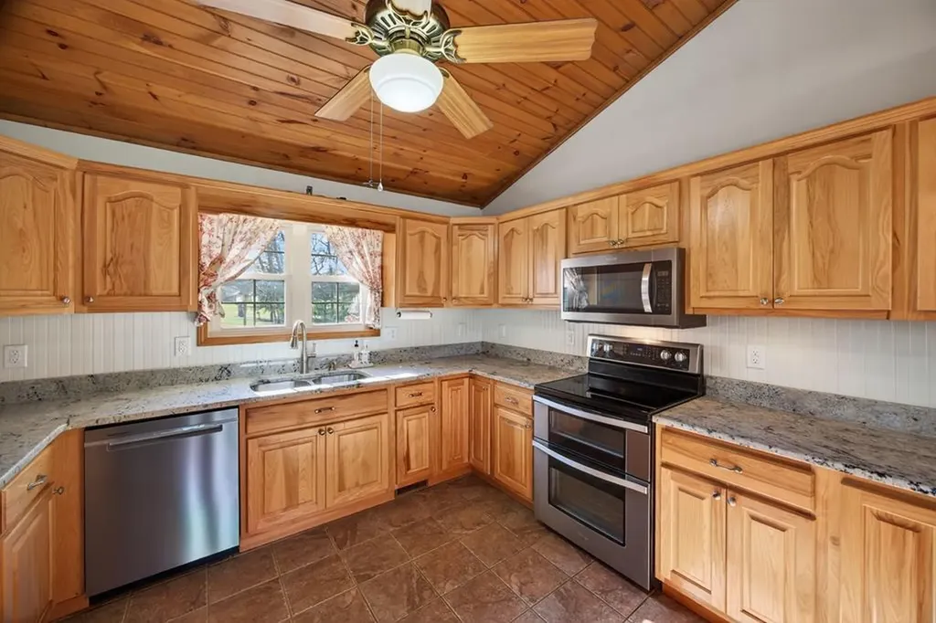 165 Eagle Crest Drive Byrdstown TN 38549