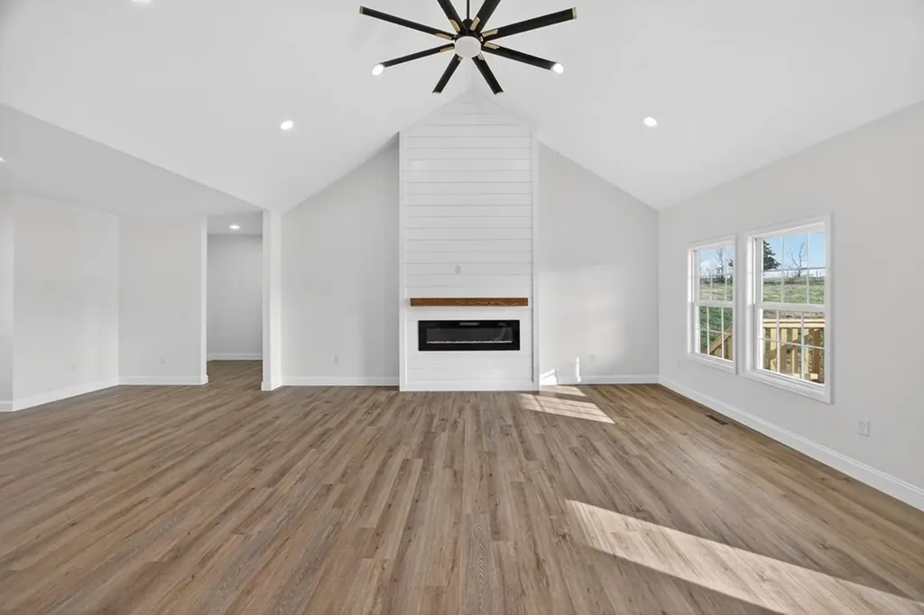 6572 Thomas Twin Oaks Road Baxter TN 38544