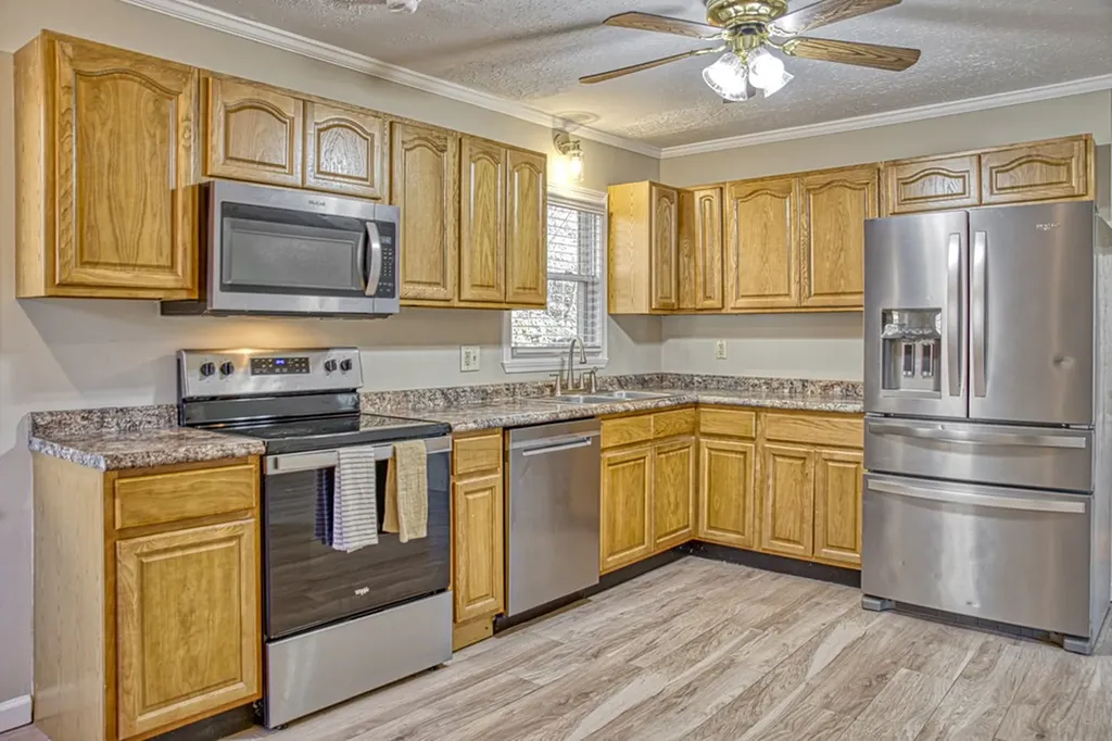 162 Schelley Knob Lane Gainesboro TN 38562