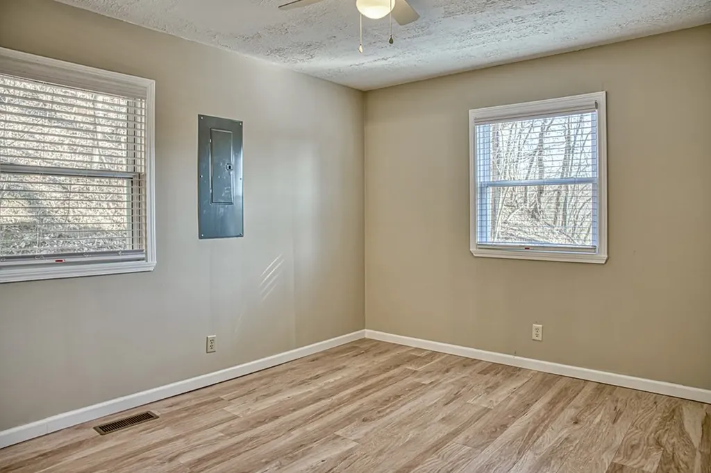 162 Schelley Knob Lane Gainesboro TN 38562