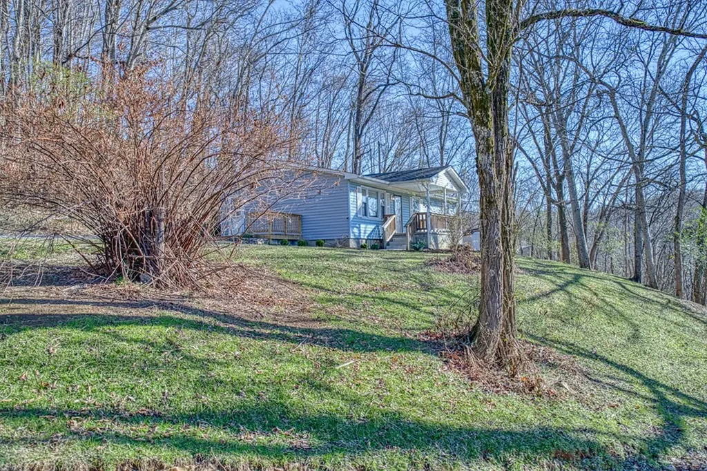 162 Schelley Knob Lane Gainesboro TN 38562