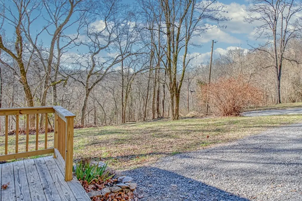 162 Schelley Knob Lane Gainesboro TN 38562