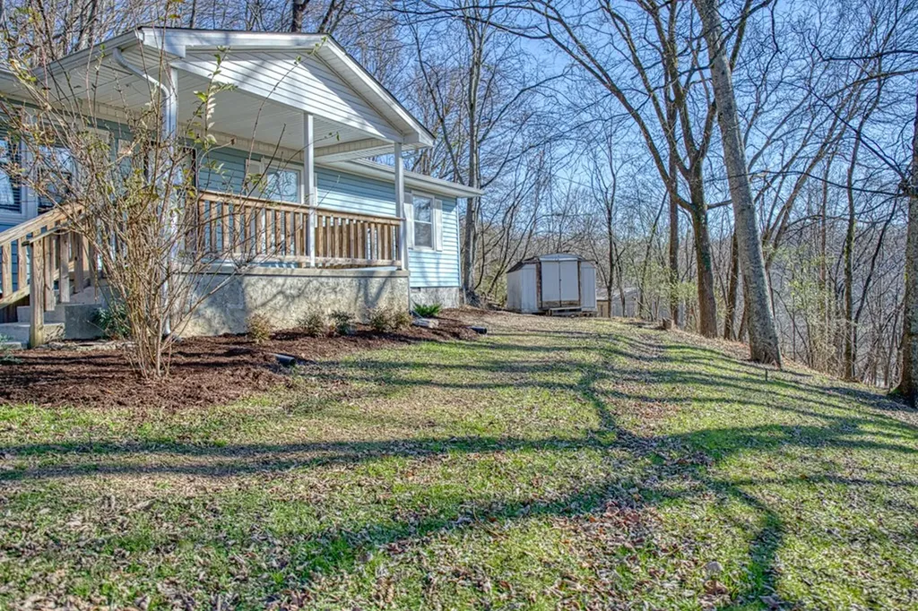 162 Schelley Knob Lane Gainesboro TN 38562