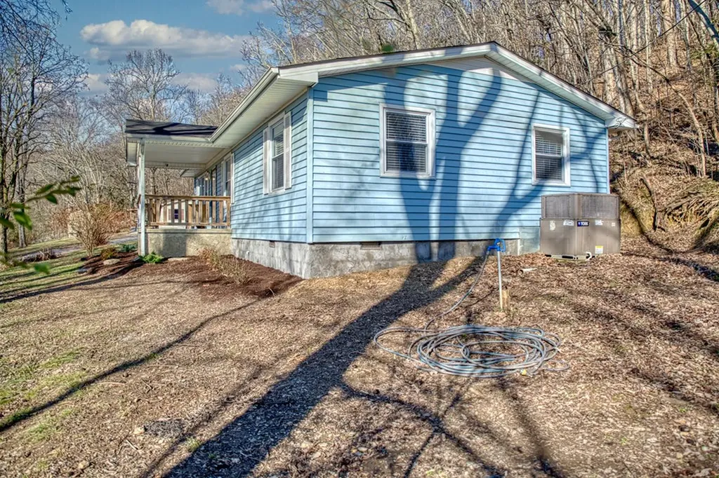 162 Schelley Knob Lane Gainesboro TN 38562