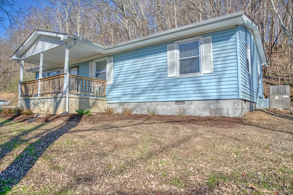 162 Schelley Knob Lane Gainesboro TN 38562
