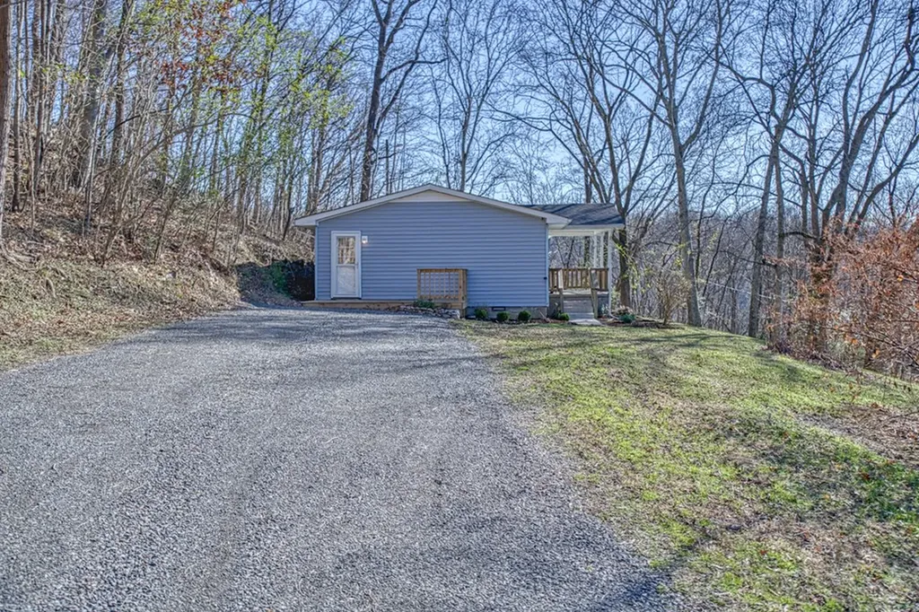 162 Schelley Knob Lane Gainesboro TN 38562