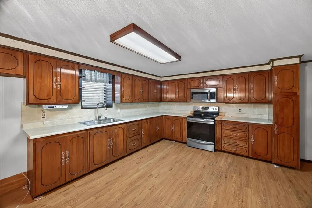 4670 Celina Highway Allons TN 38541