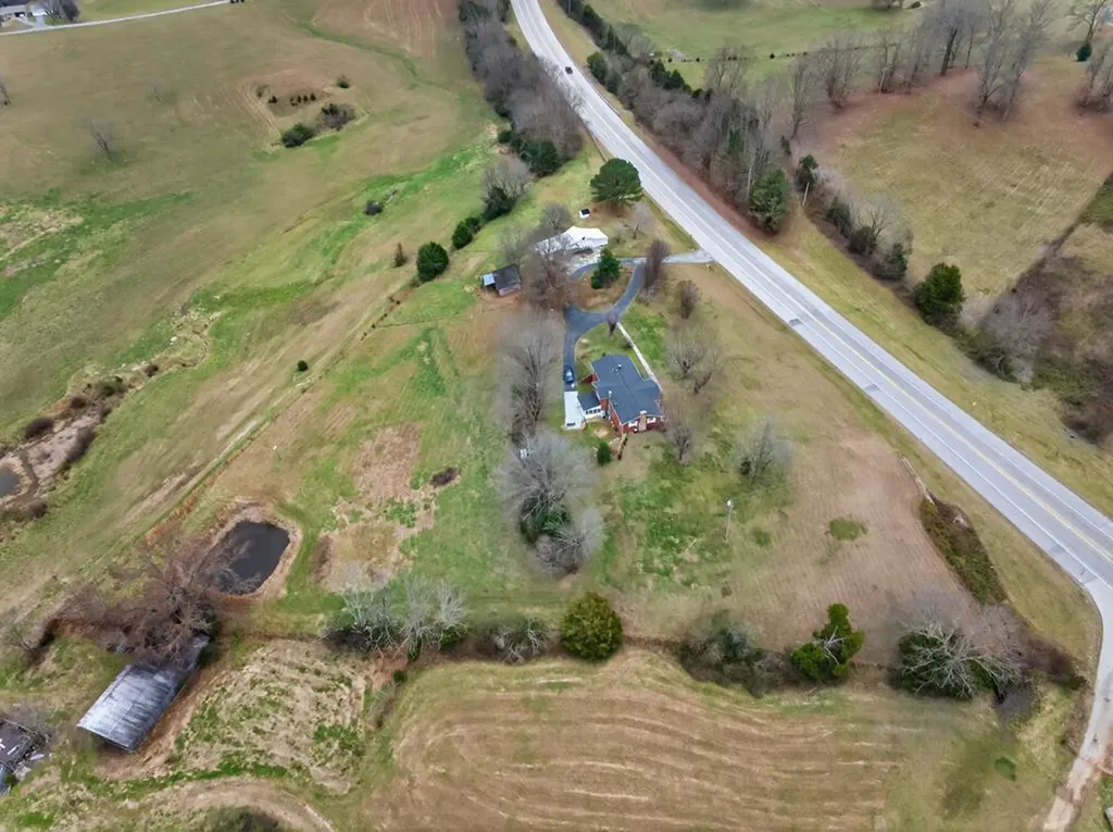 4670 Celina Highway Allons TN 38541