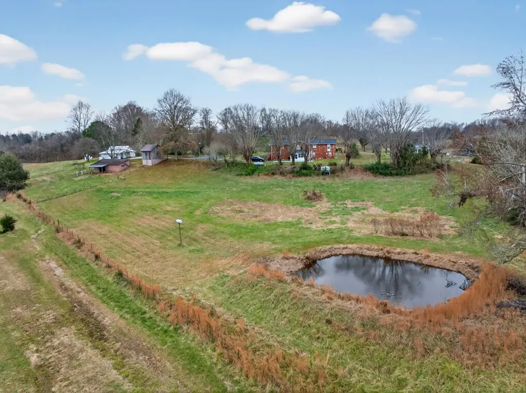 4670 Celina Highway Allons TN 38541