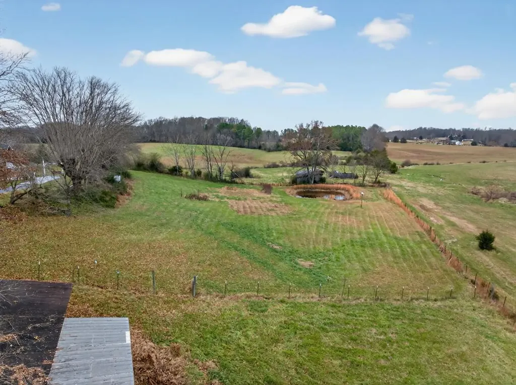 4670 Celina Highway Allons TN 38541