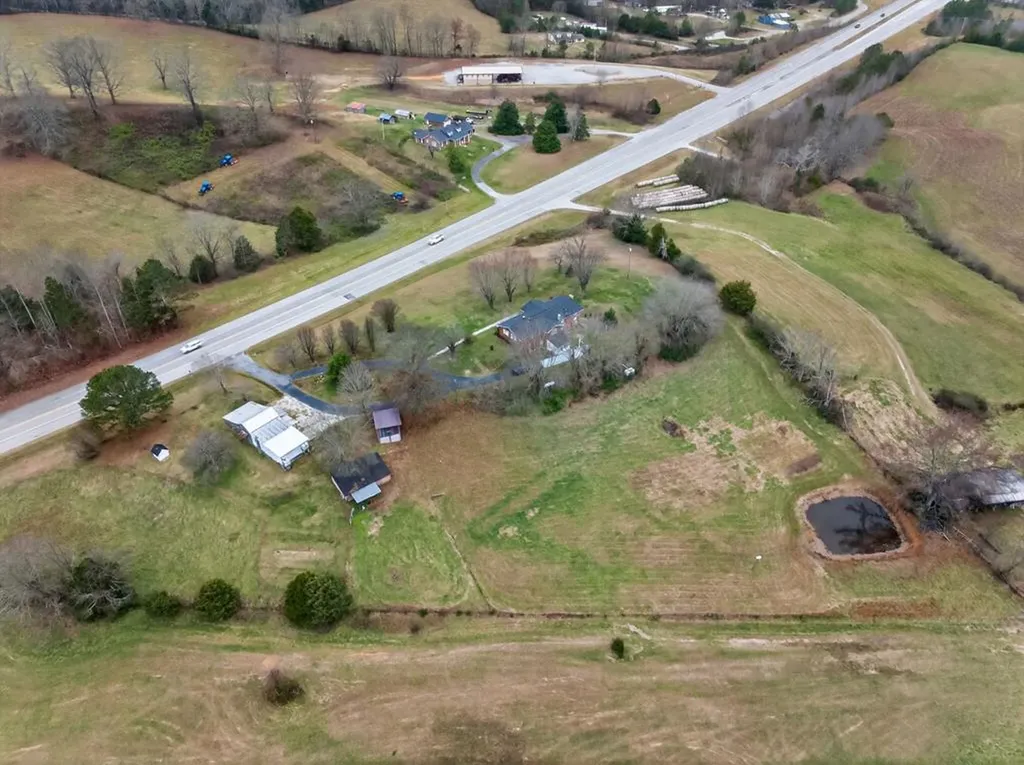 4670 Celina Highway Allons TN 38541