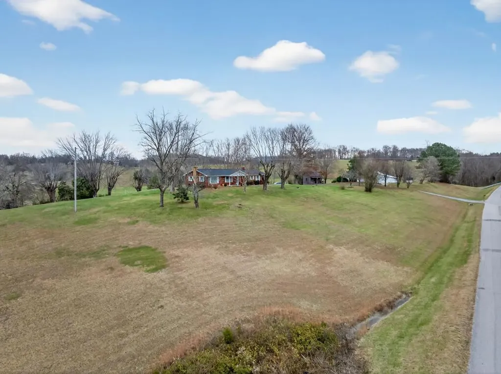 4670 Celina Highway Allons TN 38541