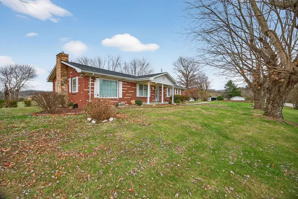 4670 Celina Highway Allons TN 38541