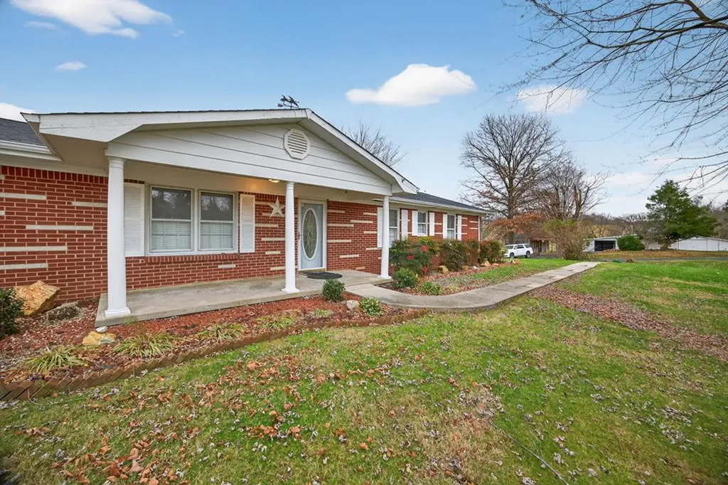 4670 Celina Highway Allons TN 38541