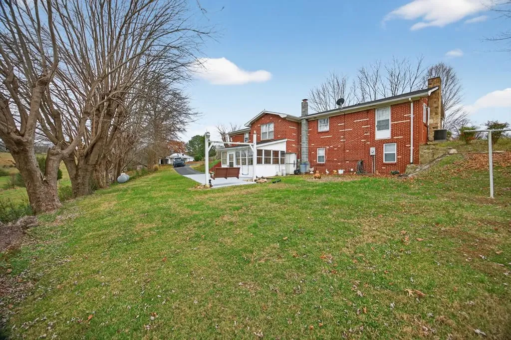 4670 Celina Highway Allons TN 38541