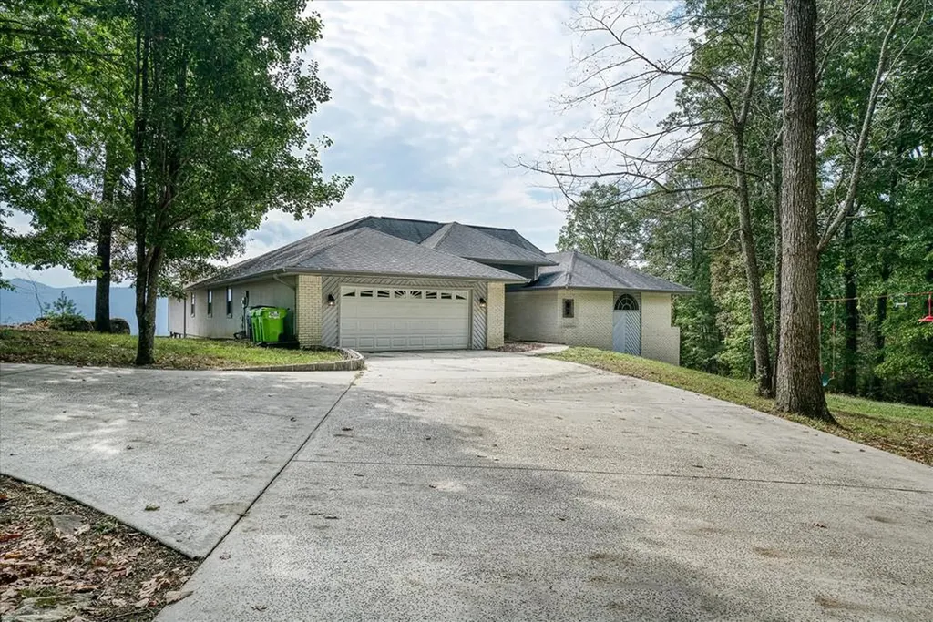 82 Browns Gap Road Crossville TN 38555